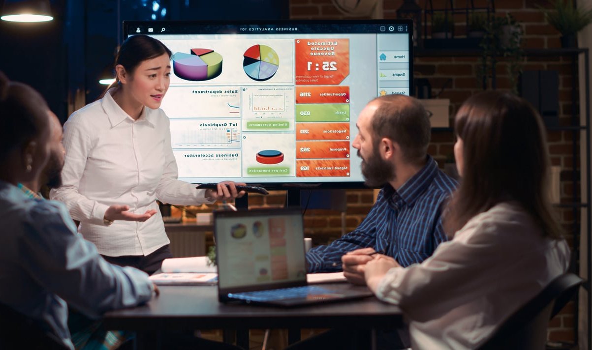 logo presentation designer