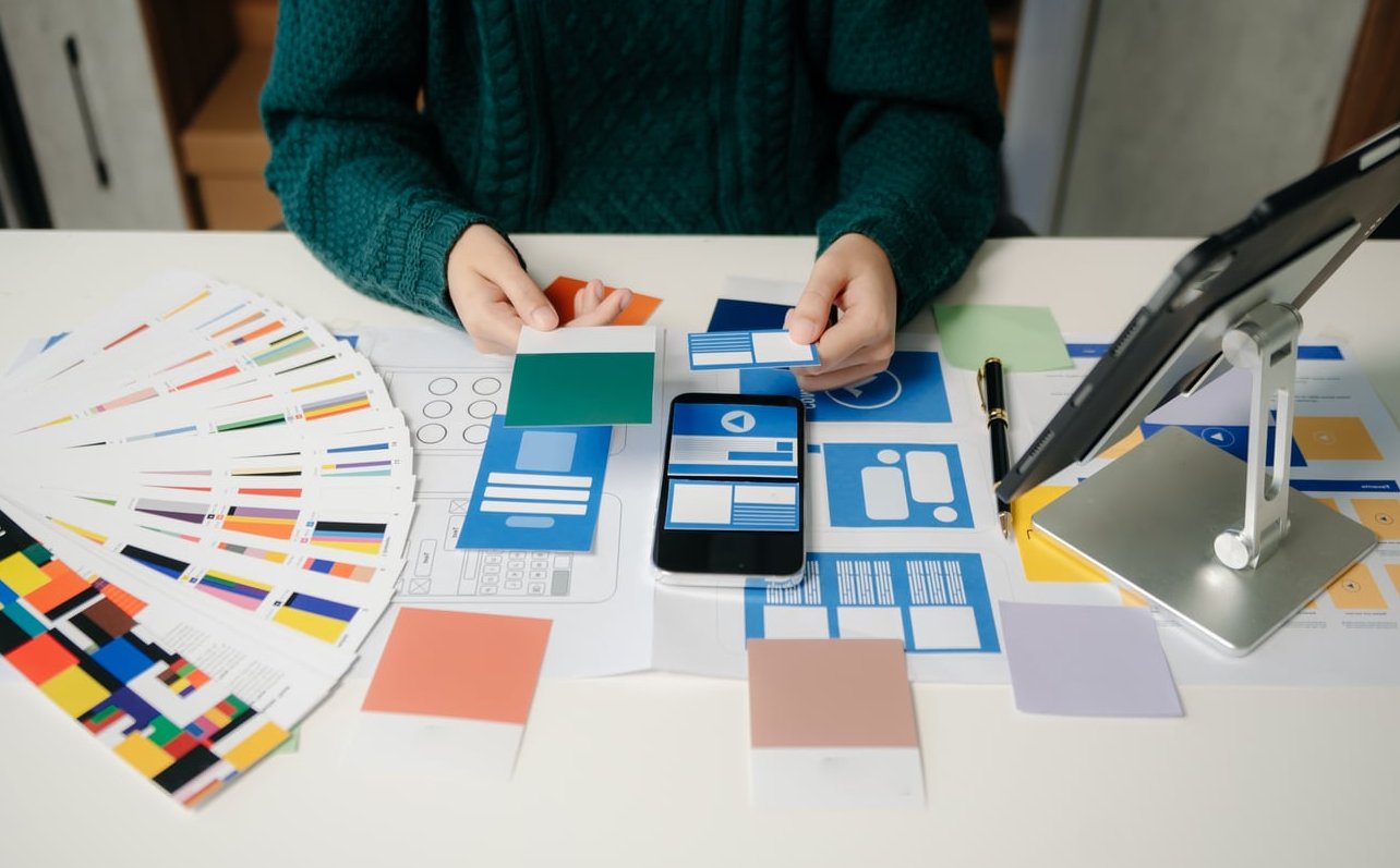 color contrast logo design
